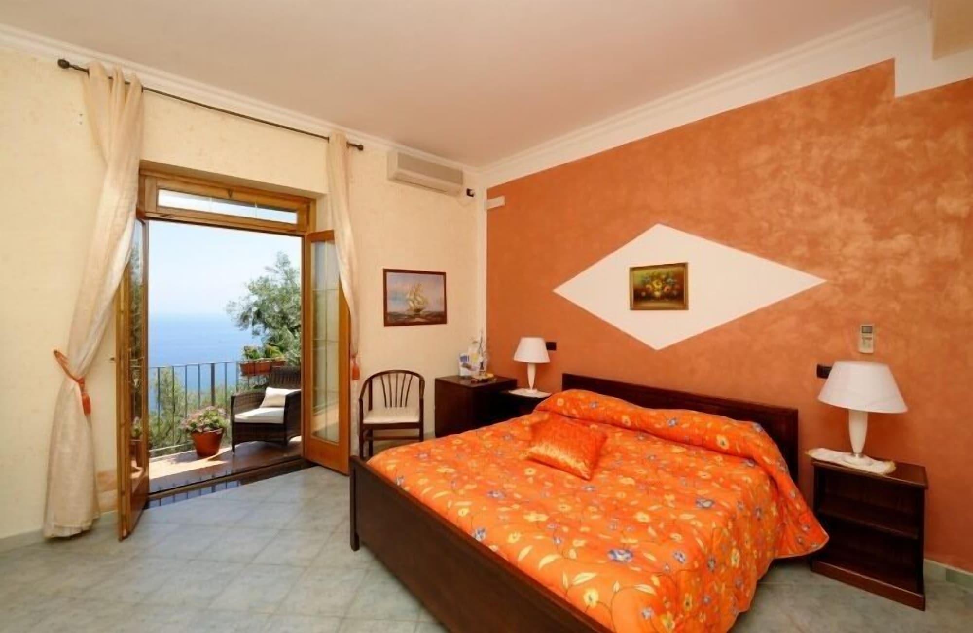 Bed and Breakfast H.H.Le Palme Амальфи Экстерьер фото